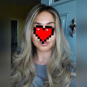 EUC Madison Wigs Boutique Salon Colored Dimensional Balyage Blonde w Brown Roots